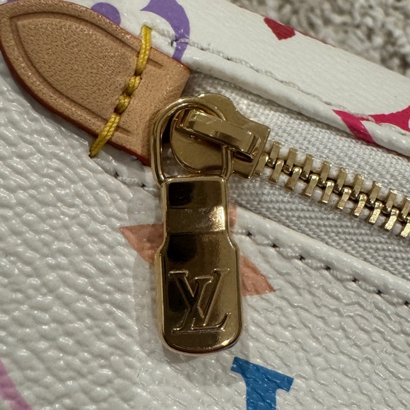 New Louis Vuitton x Murakami High Rise Bumbag *Sold Out in the US* - Picture 9 of 16